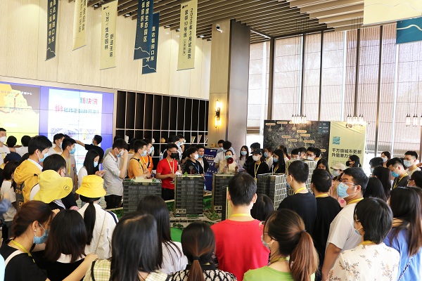 入駐倒計(jì)時！升學(xué)教育集團(tuán)近300名員工代表參觀康利城